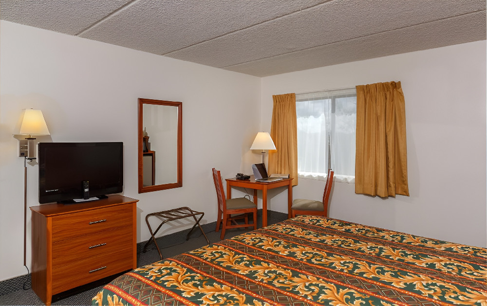 King Room with Spa Tub Kitchenette