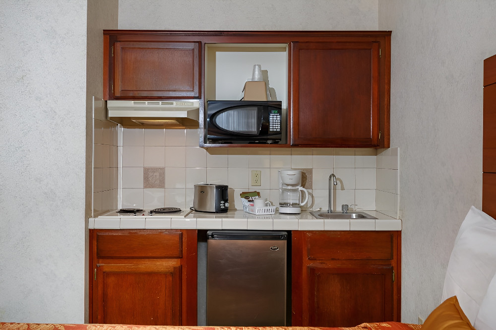 King Room with Spa Tub Kitchenette